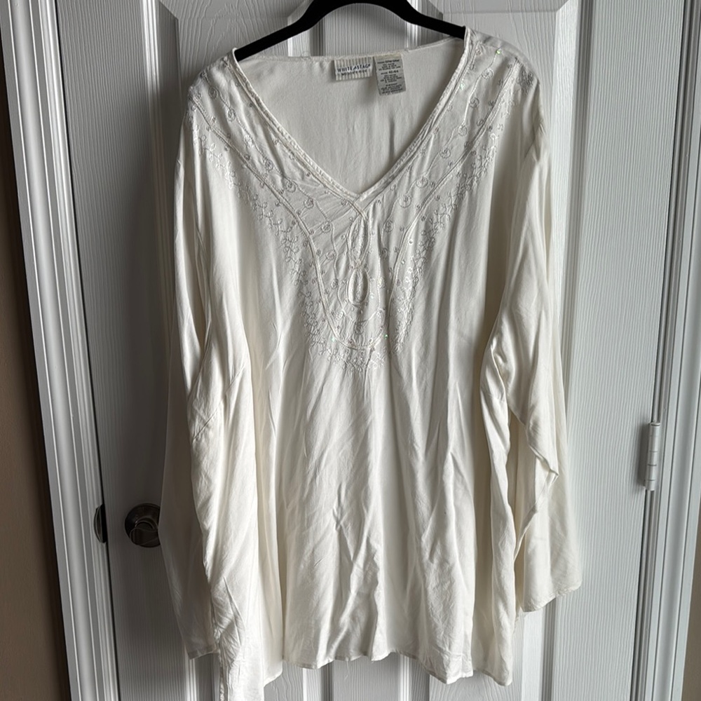 Elegant White Embroidered Women's Top
